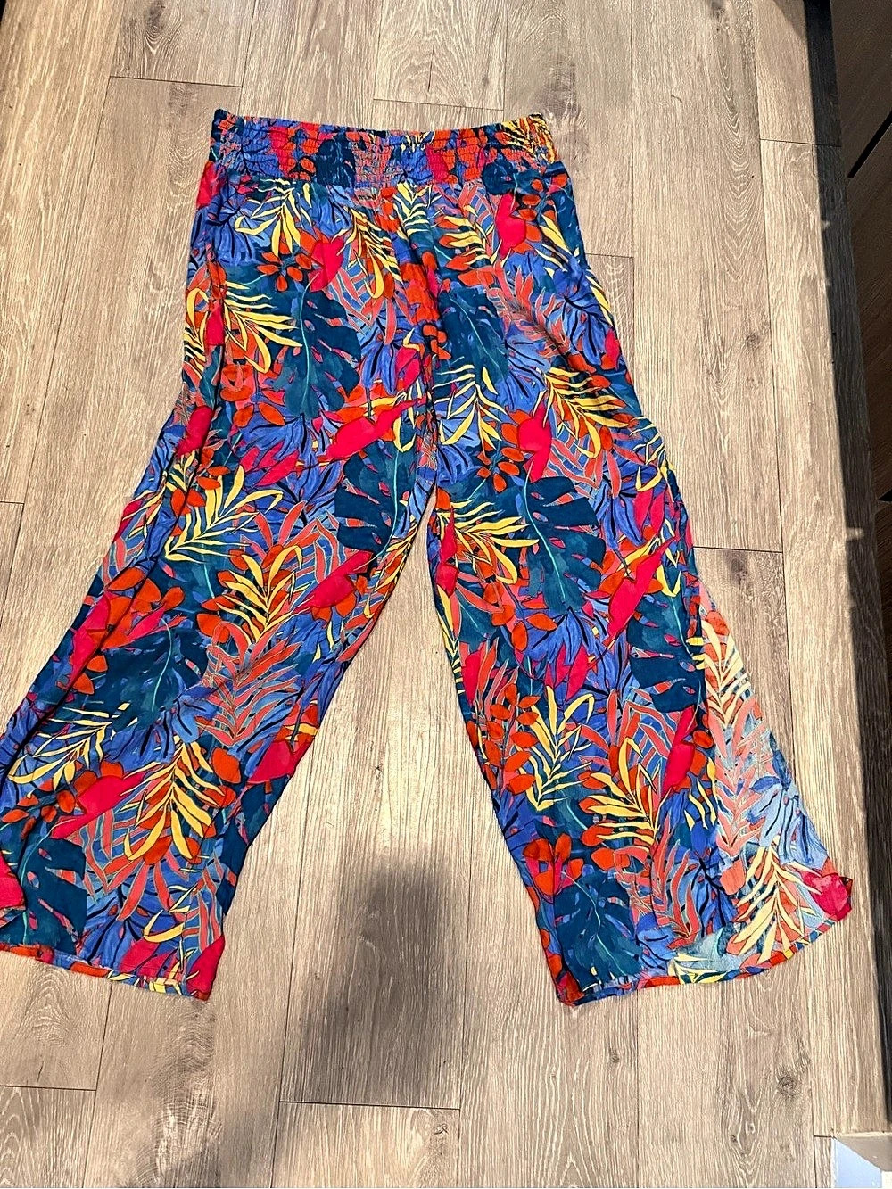 Karen Kane Floral Wide Leg Pants in Blue & Red Size Medium Like New